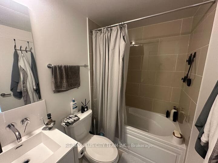 88 Harbour Street Unit 5303 photo 2