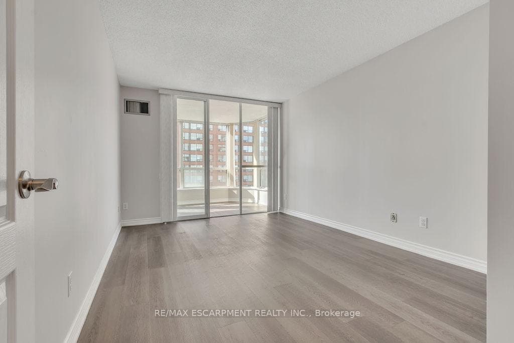 1276 Maple Crossing Boulevard Unit 607 photo 10
