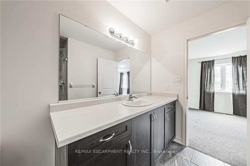 43 Kerman Avenue Unit 8 photo 17