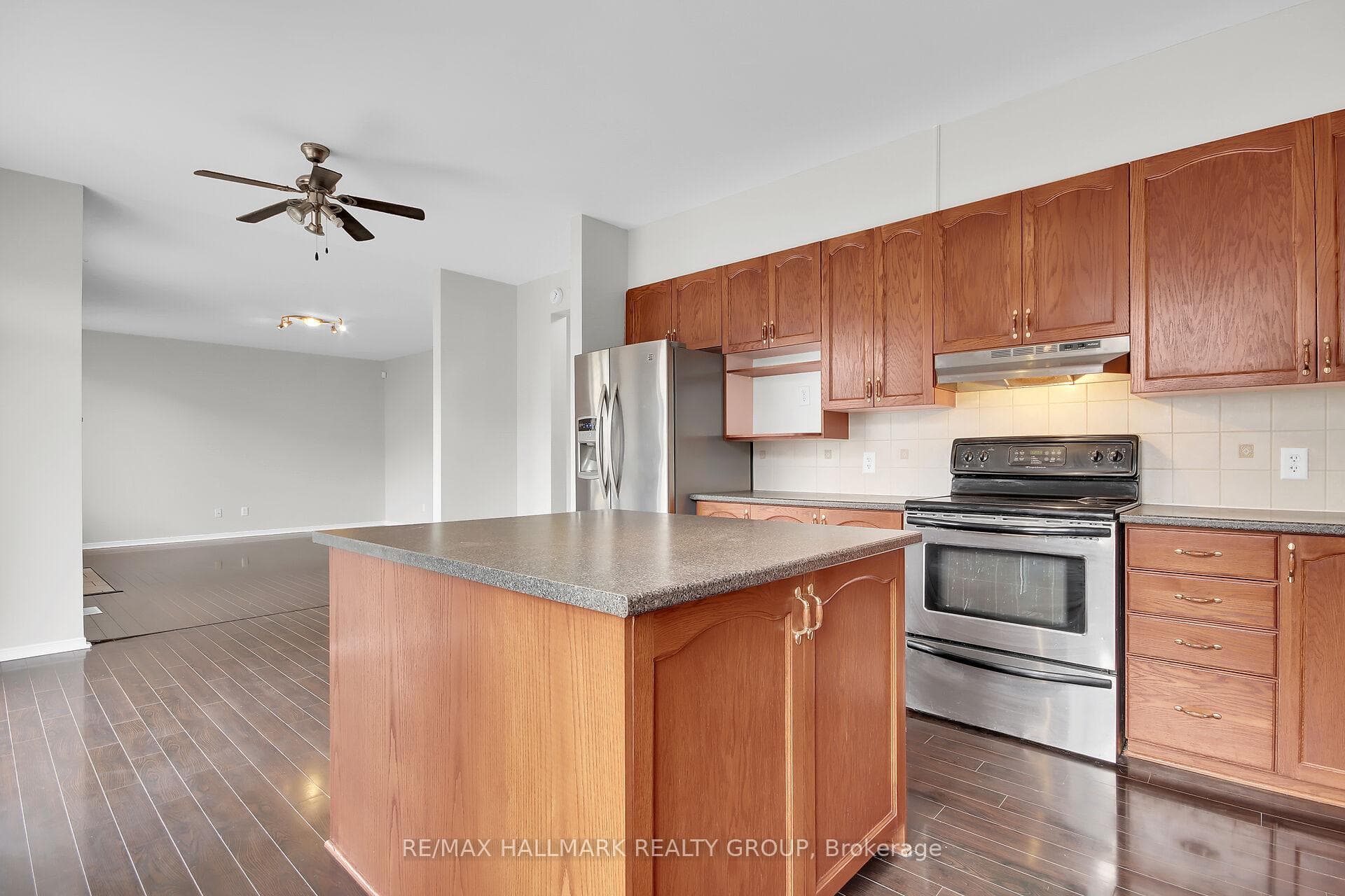 714 Clearbrook Drive photo 12