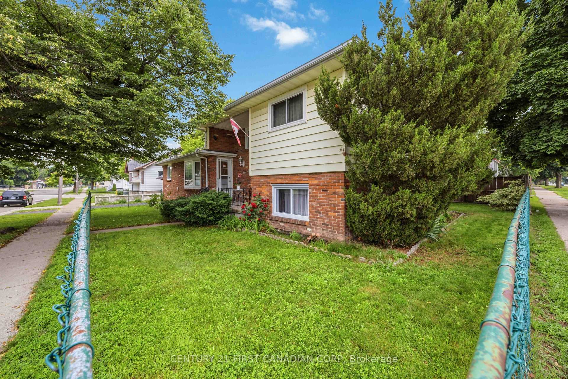 184 Durand Street photo 3