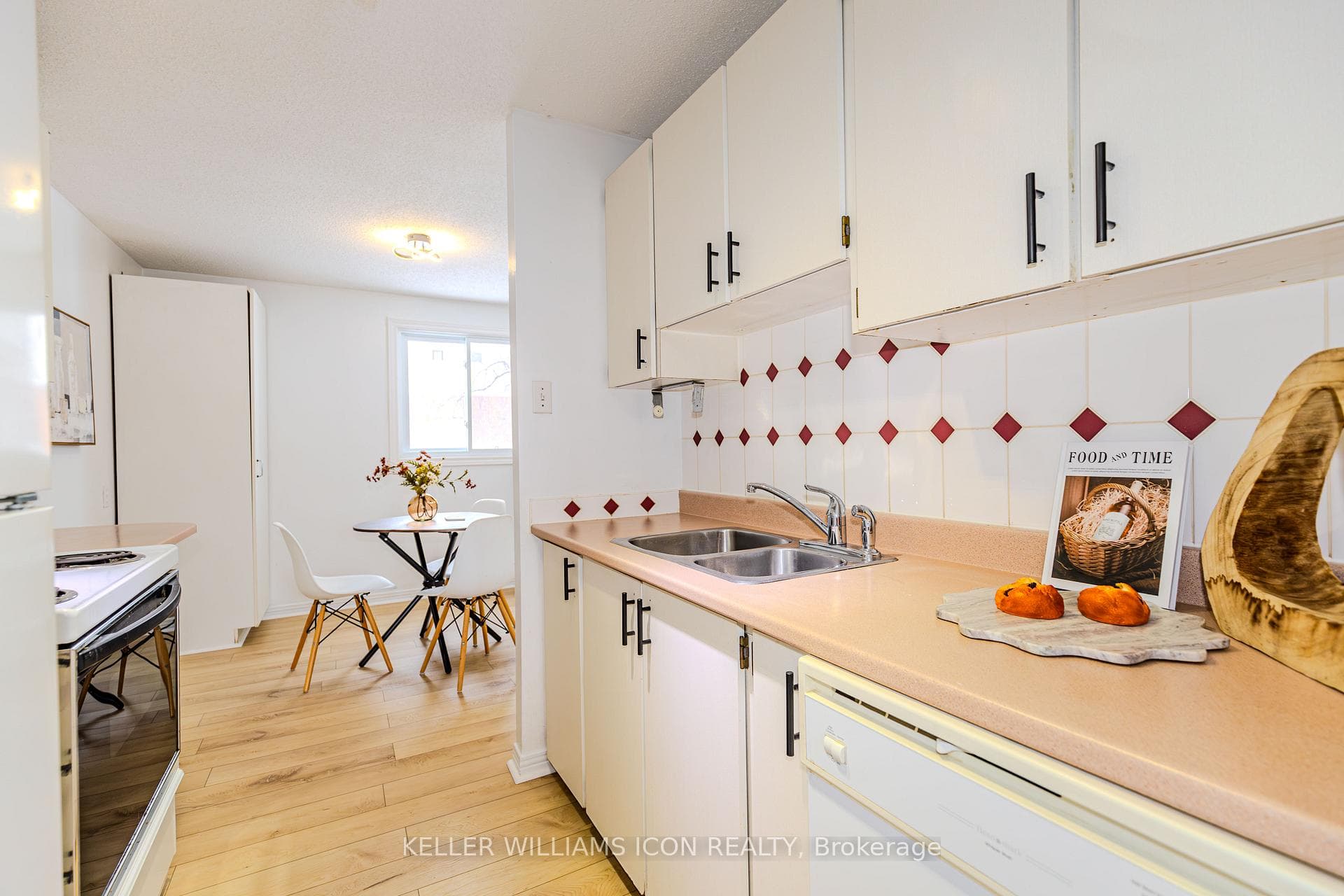 8 Sherway Drive photo 13