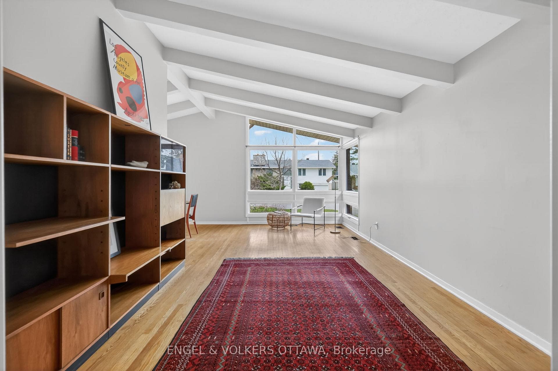 1795 Devlin Crescent photo 5