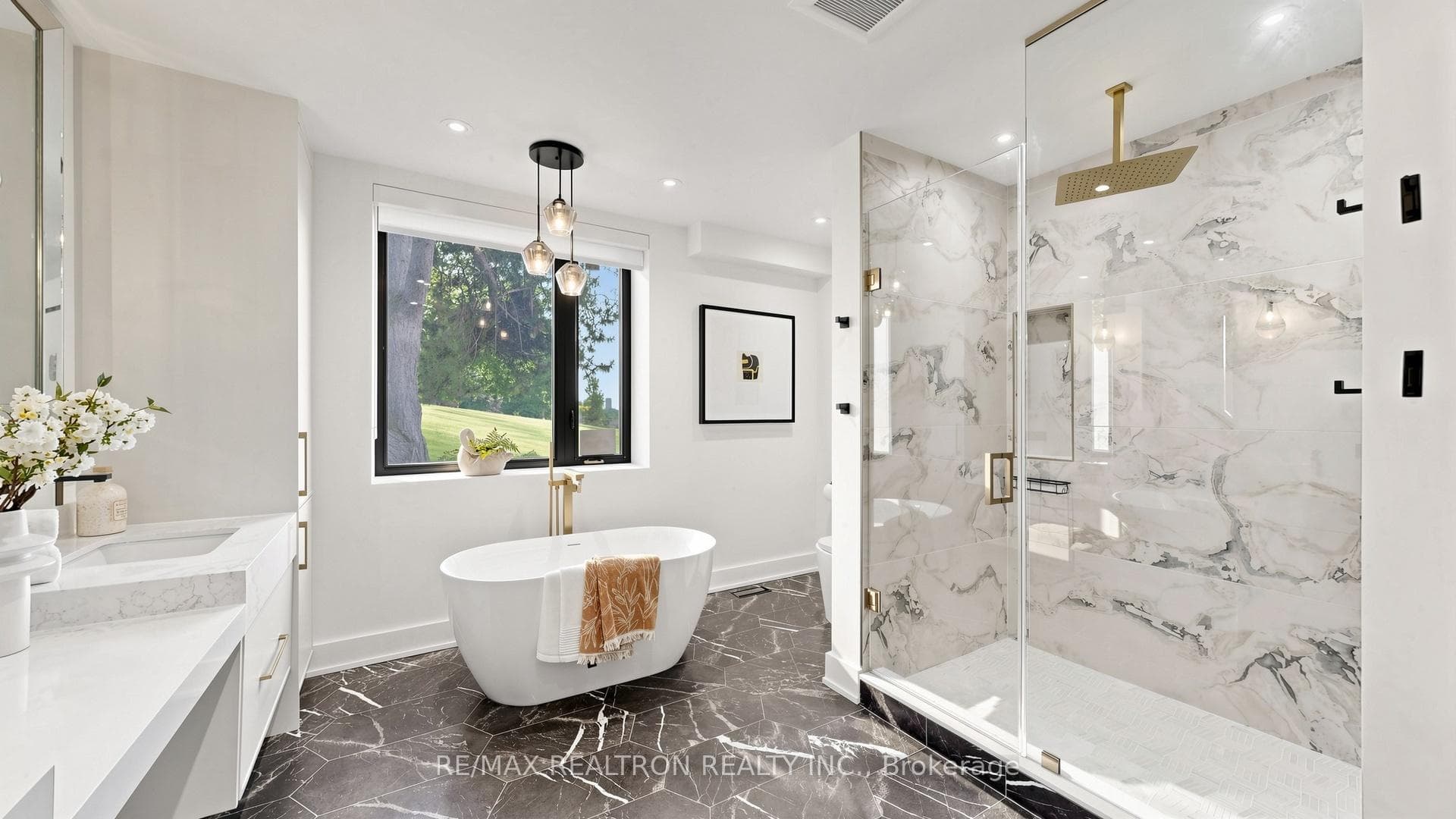 116 Laurentide Drive photo 32