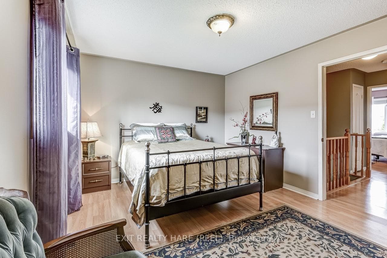 56 Hanton Crescent photo 24