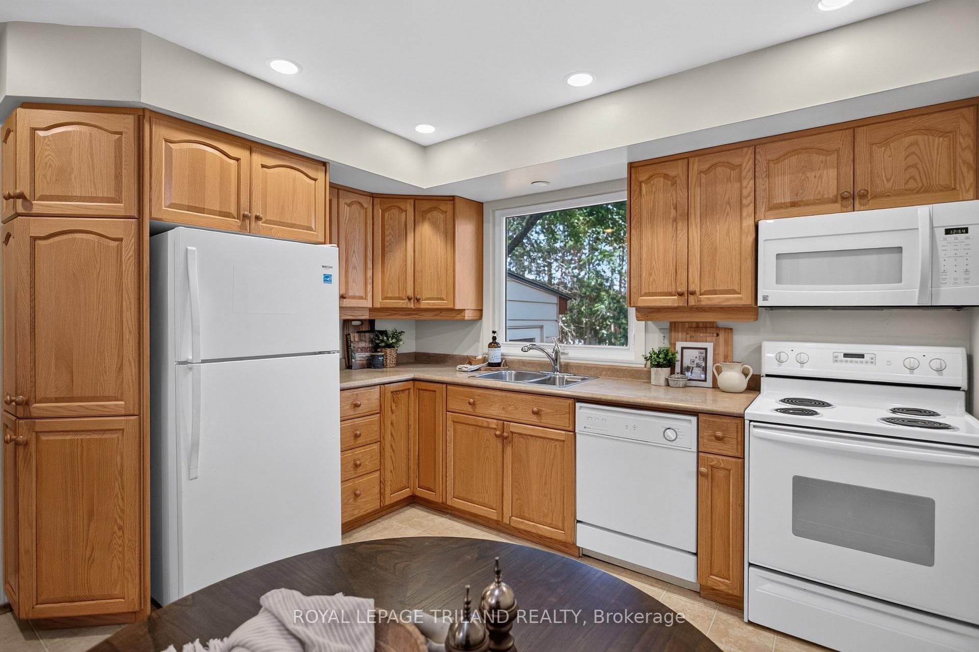 657 Viscount Road photo 15