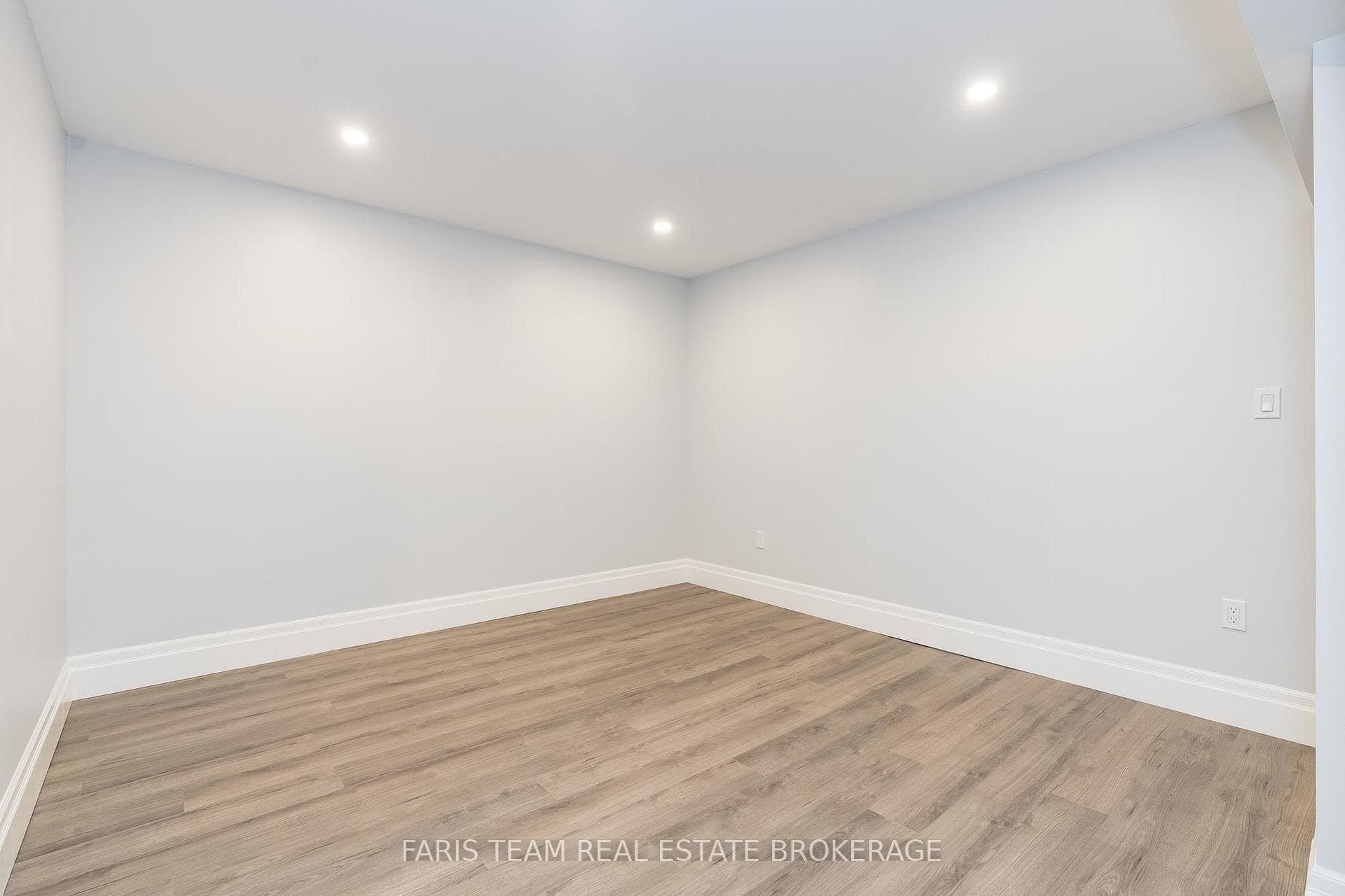 1532 Champlain Road photo 32