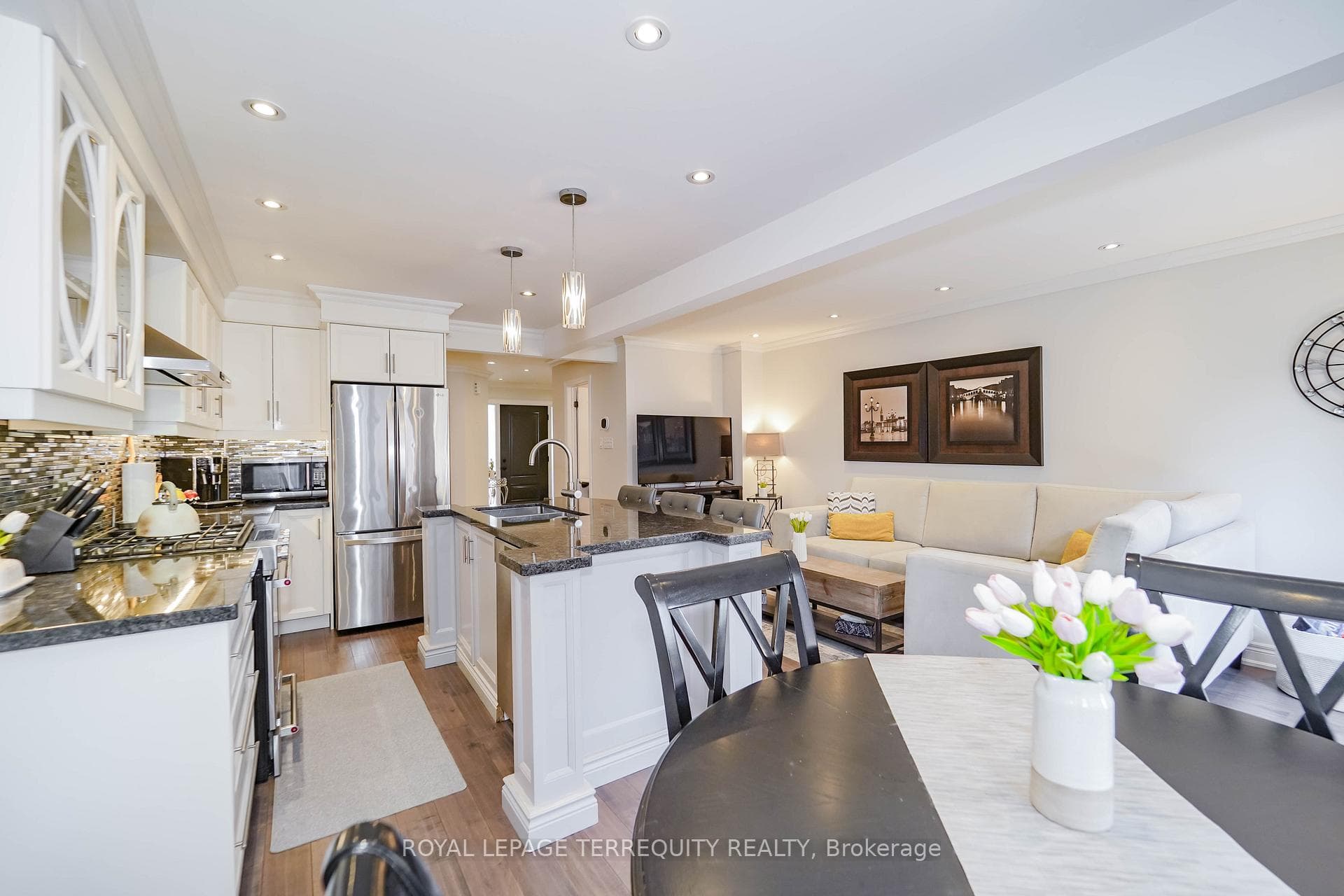 9 Stonebriar Drive photo 13