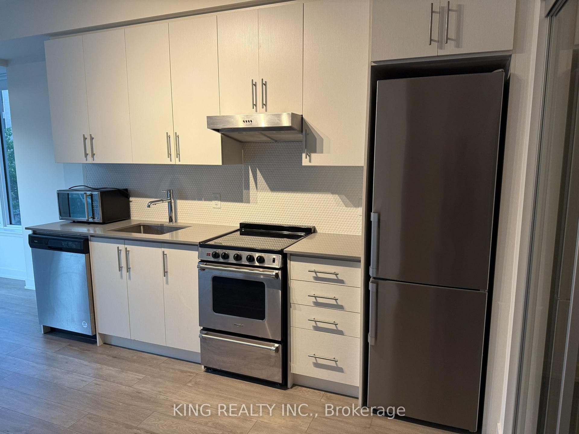 212 King William Street Unit 420 photo 4