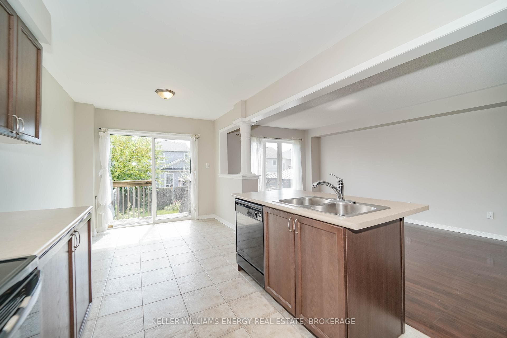 130 Shrewsbury Drive photo 3