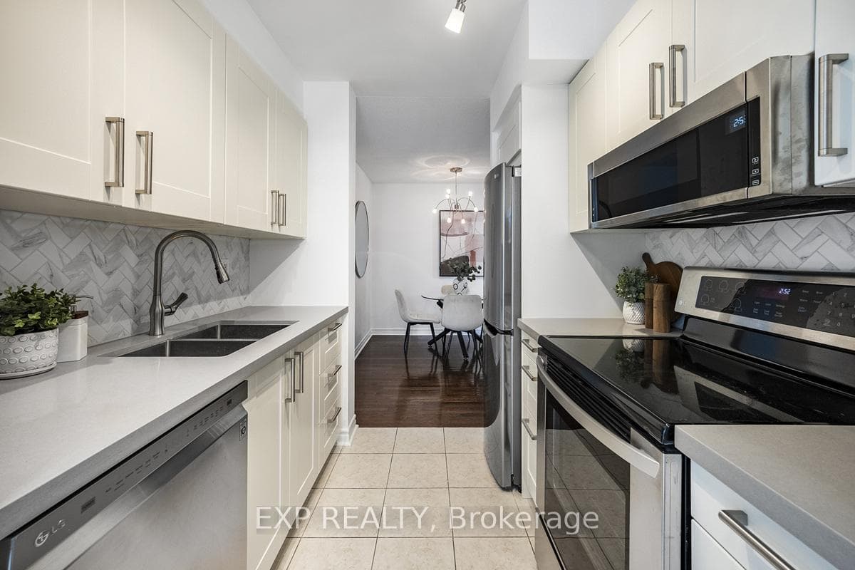 33 Elm Drive Unit 509 photo 15
