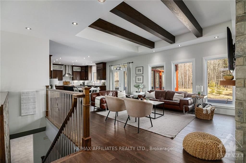 898 DU CASTOR Road photo 7