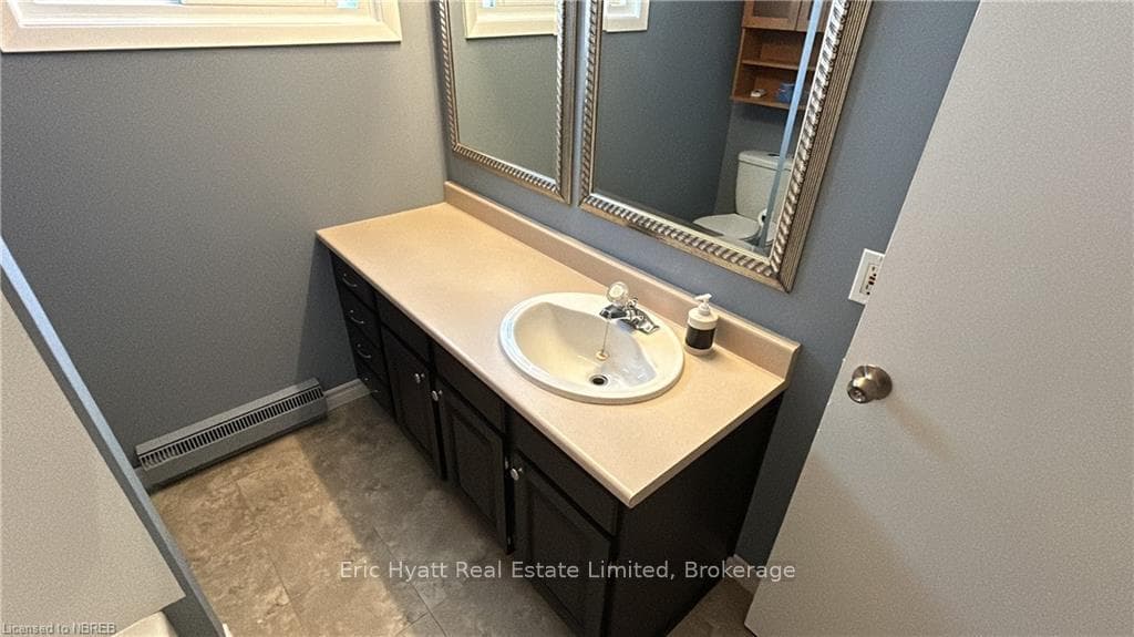 155 KING Street photo 9