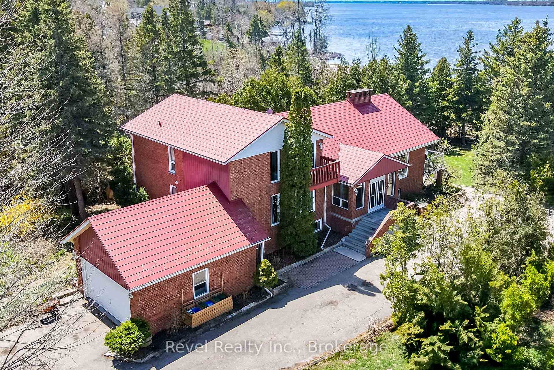 27 Cedar Crescent photo 3