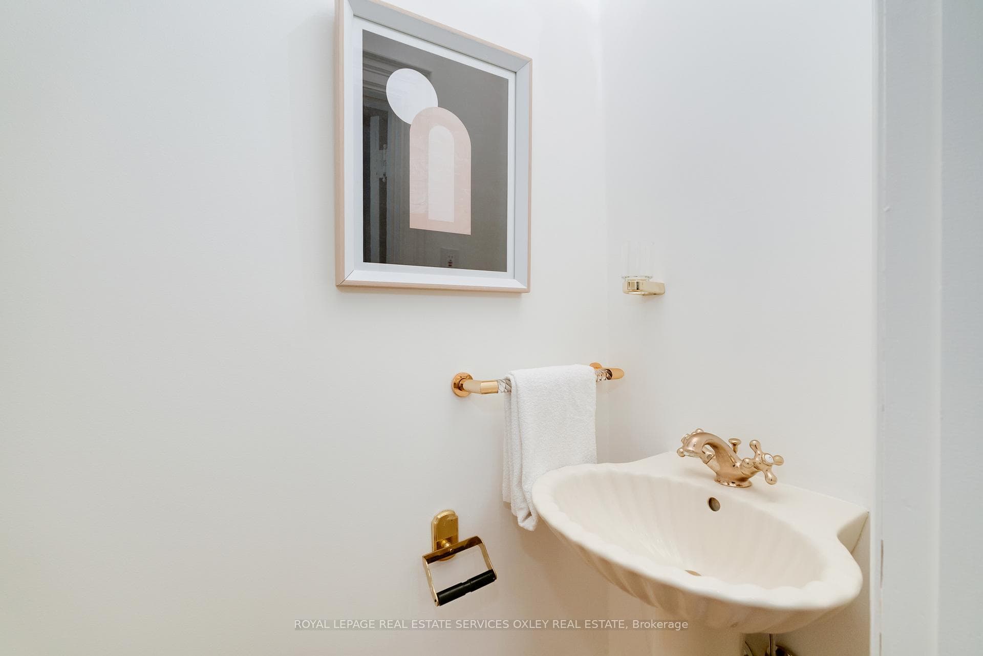 116 Roxborough Street photo 11