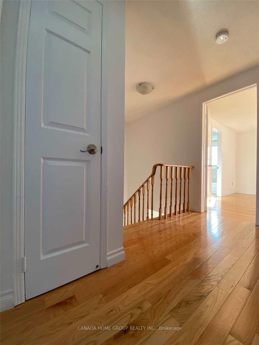3251 Valcourt Crescent Unit Upper photo 9