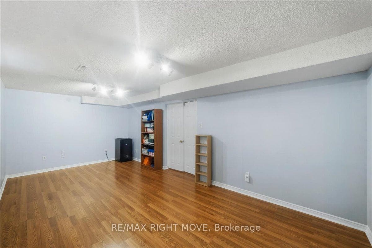 470 st vincent Street photo 46