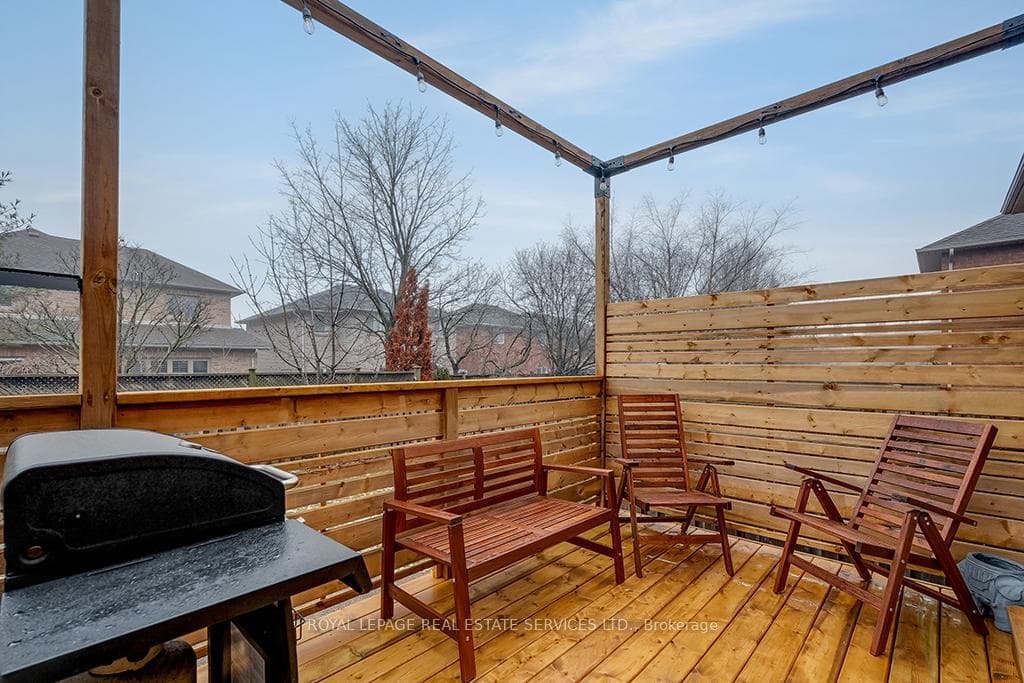 2060 Westmount Drive photo 36