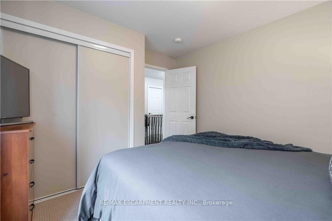 115 Larry Crescent photo 31