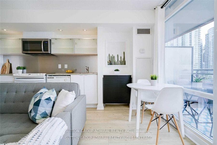 4K Spadina Avenue Unit 615 photo 5