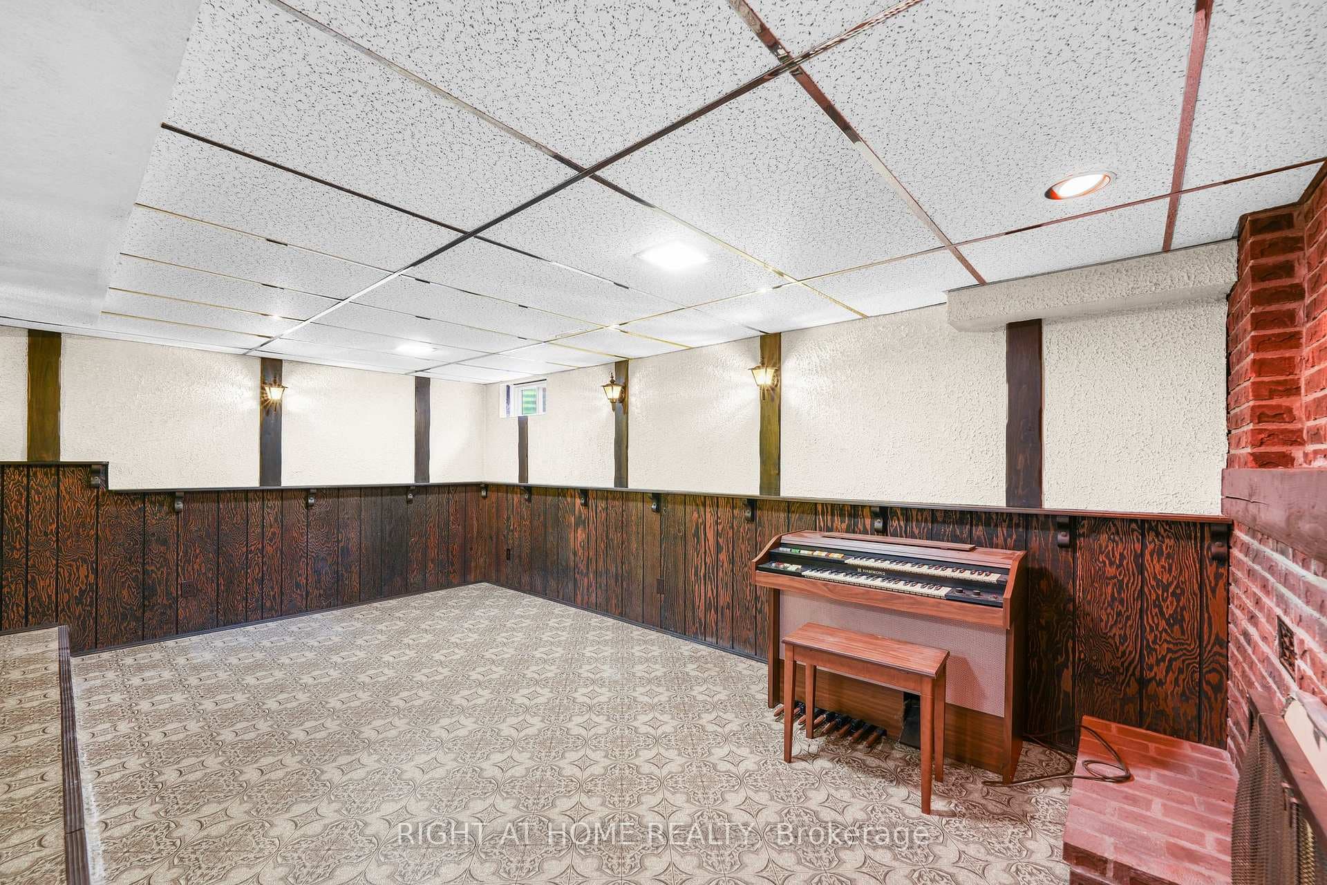 204 Invergordon Avenue photo 33