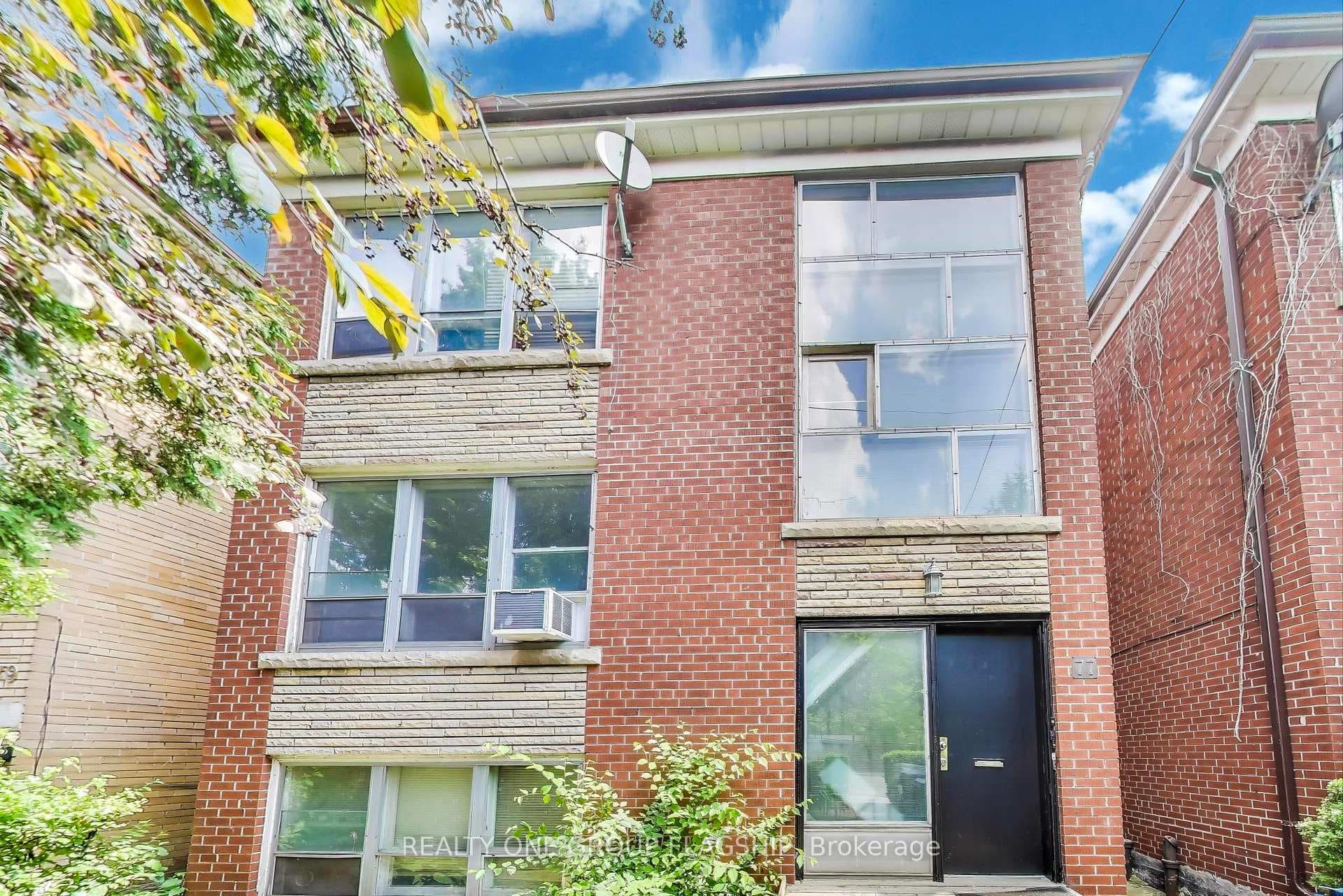 77 Keele Street Unit Middle photo 1