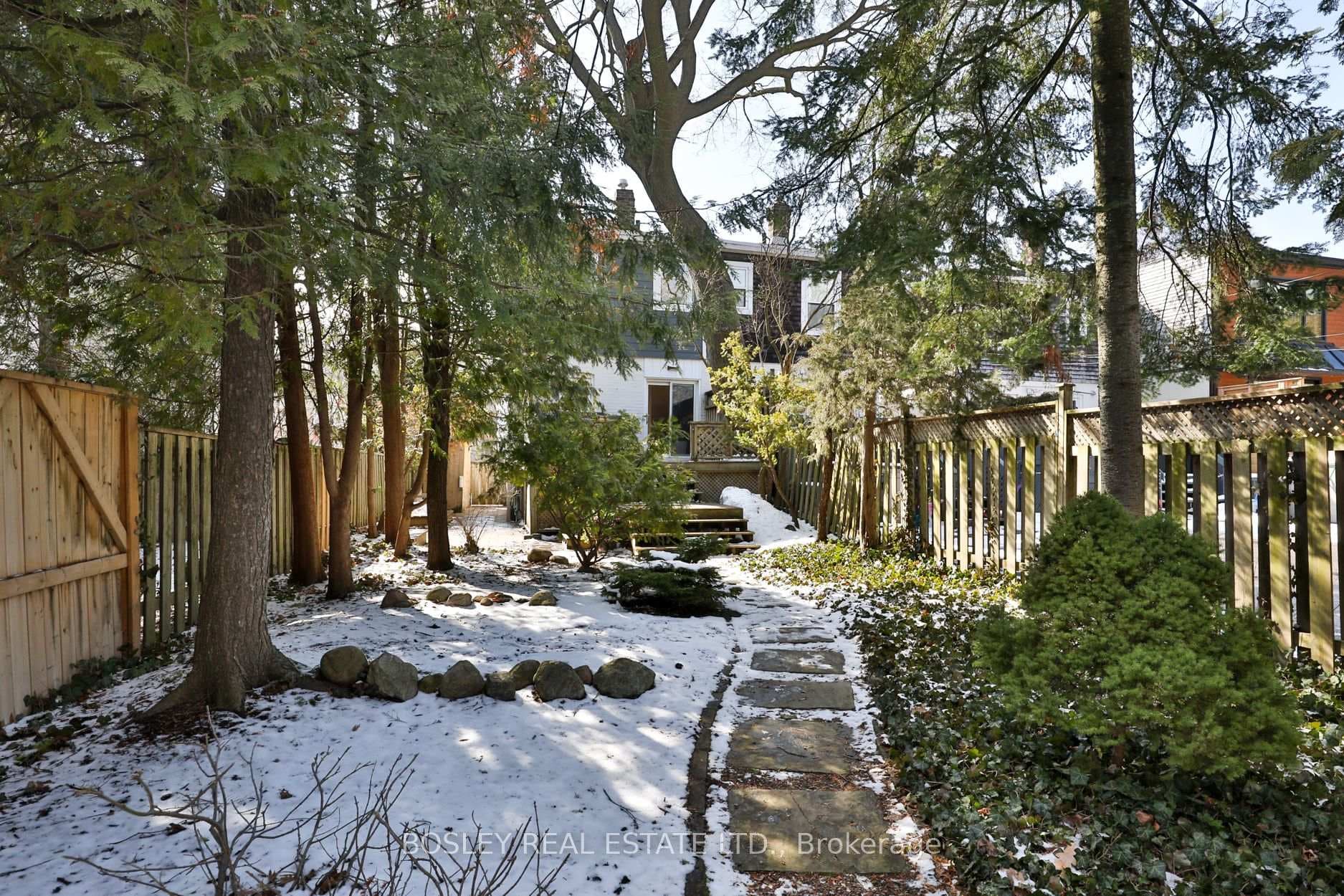 588 Merton Street photo 35