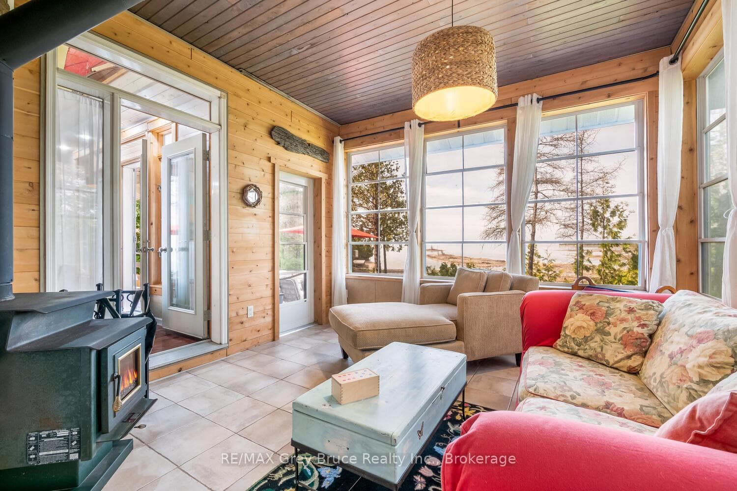 3-Season sunroom