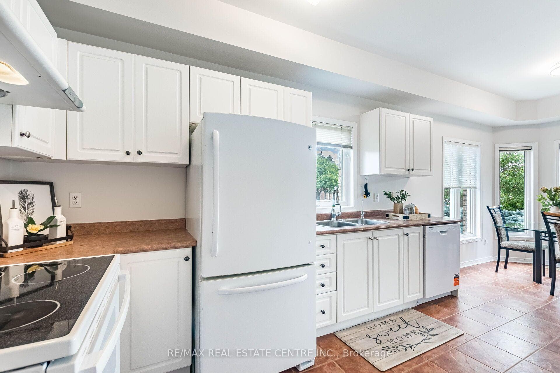 629 Lumberton Crescent photo 12