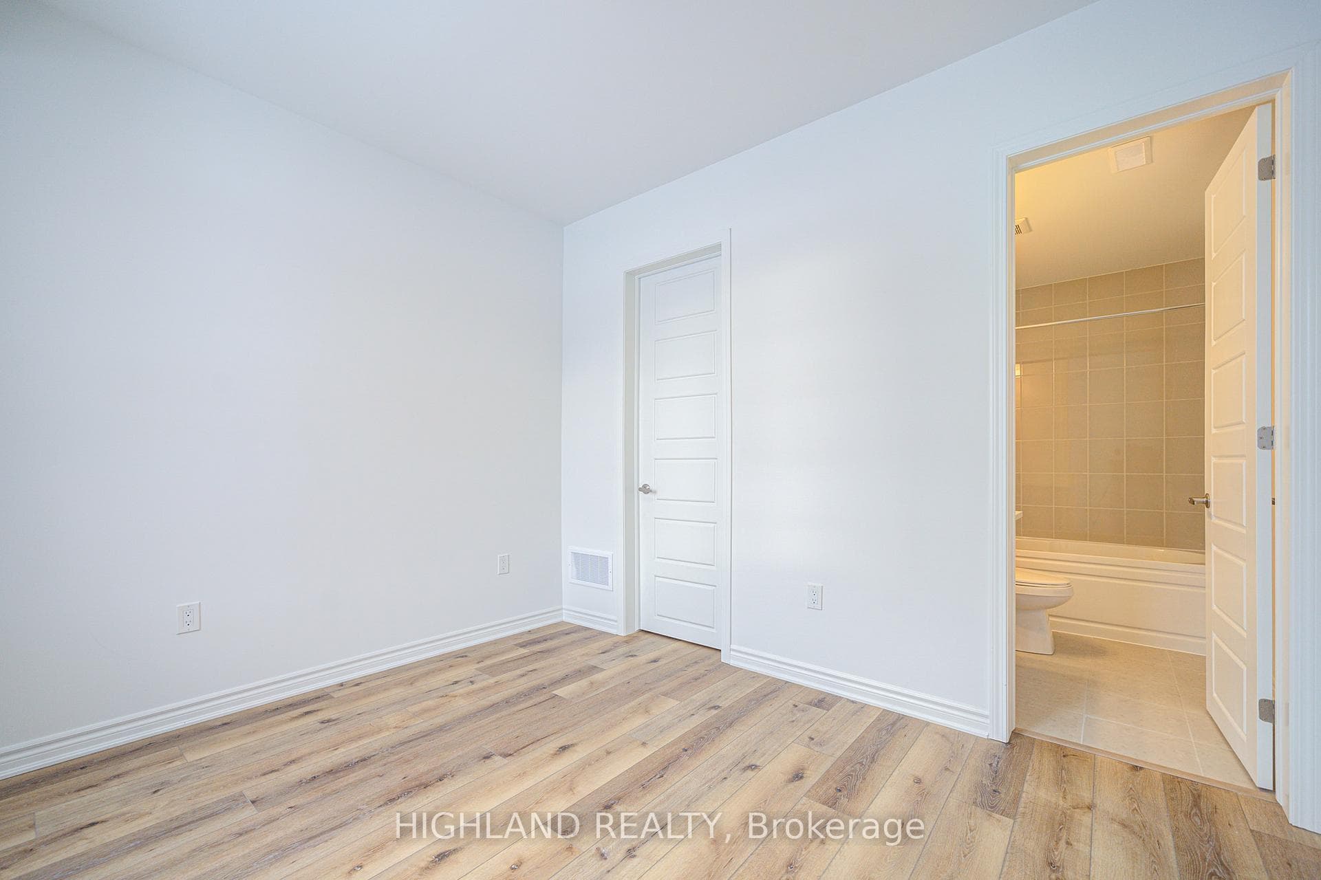 1291 Courtleigh Trail Unit 4 photo 6