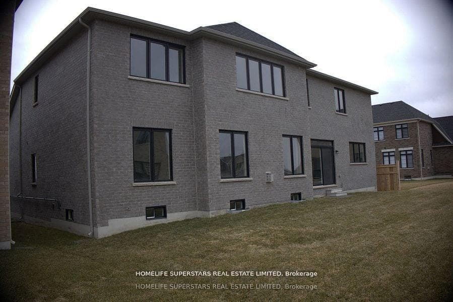 17 Bellflower Crescent photo 40