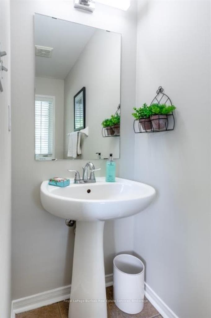 5269 Nova Crescent photo 27