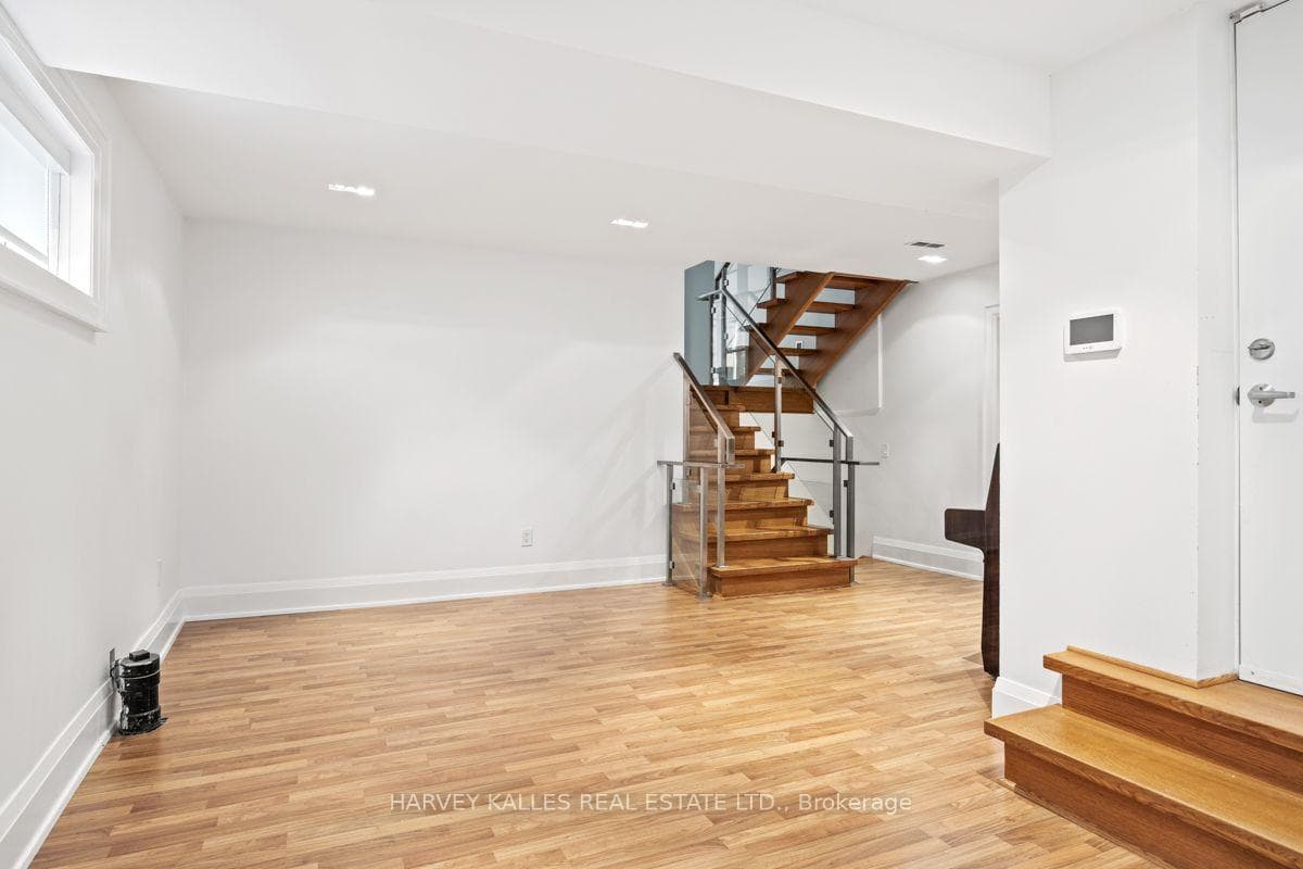 562 Bedford Park Avenue photo 32