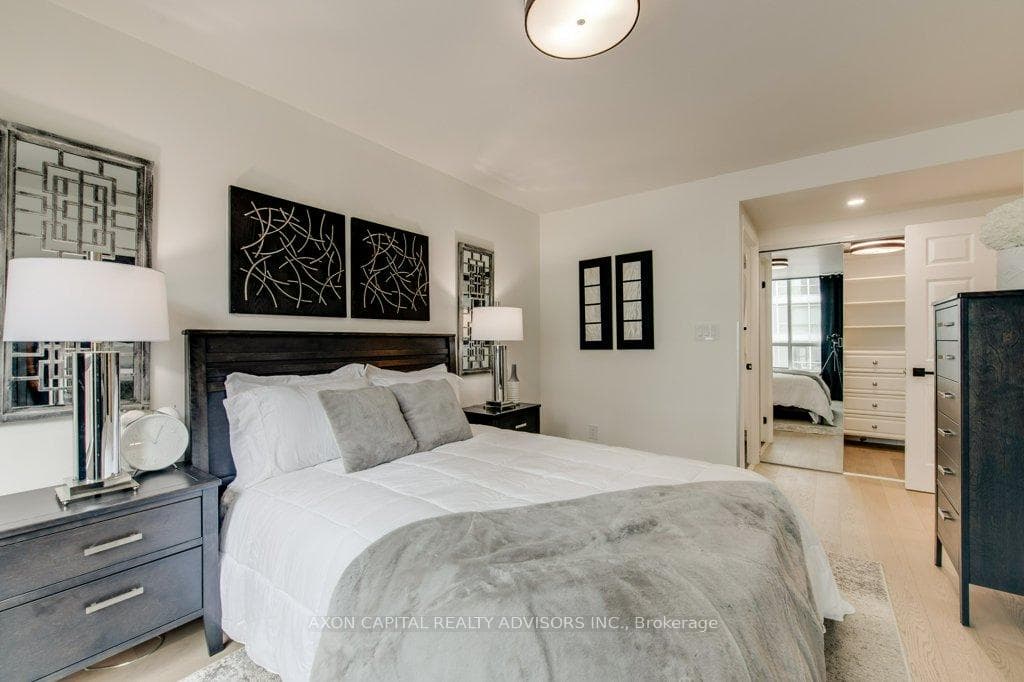 168 Simcoe Street Unit 1513 photo 18