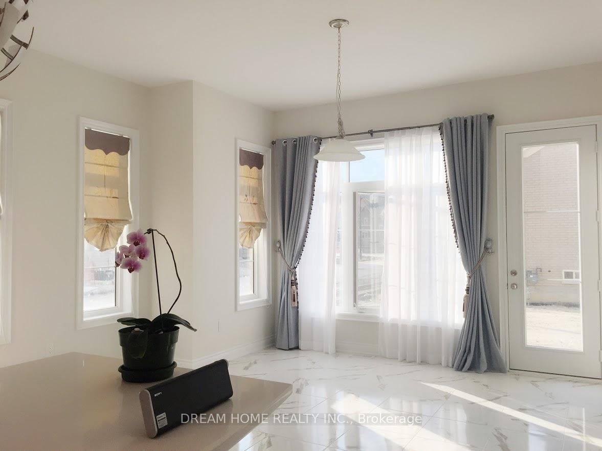 28 Larkin Avenue photo 5
