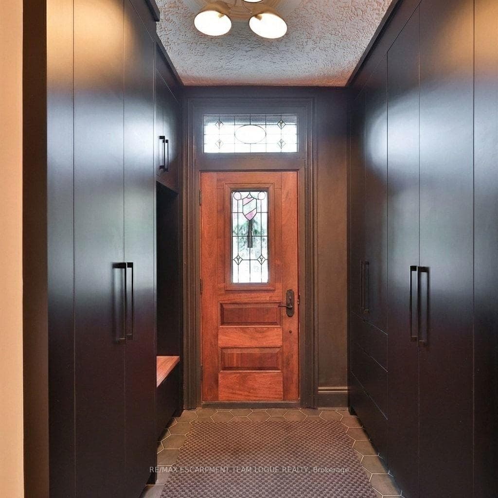 322 CAROLINE Street photo 3