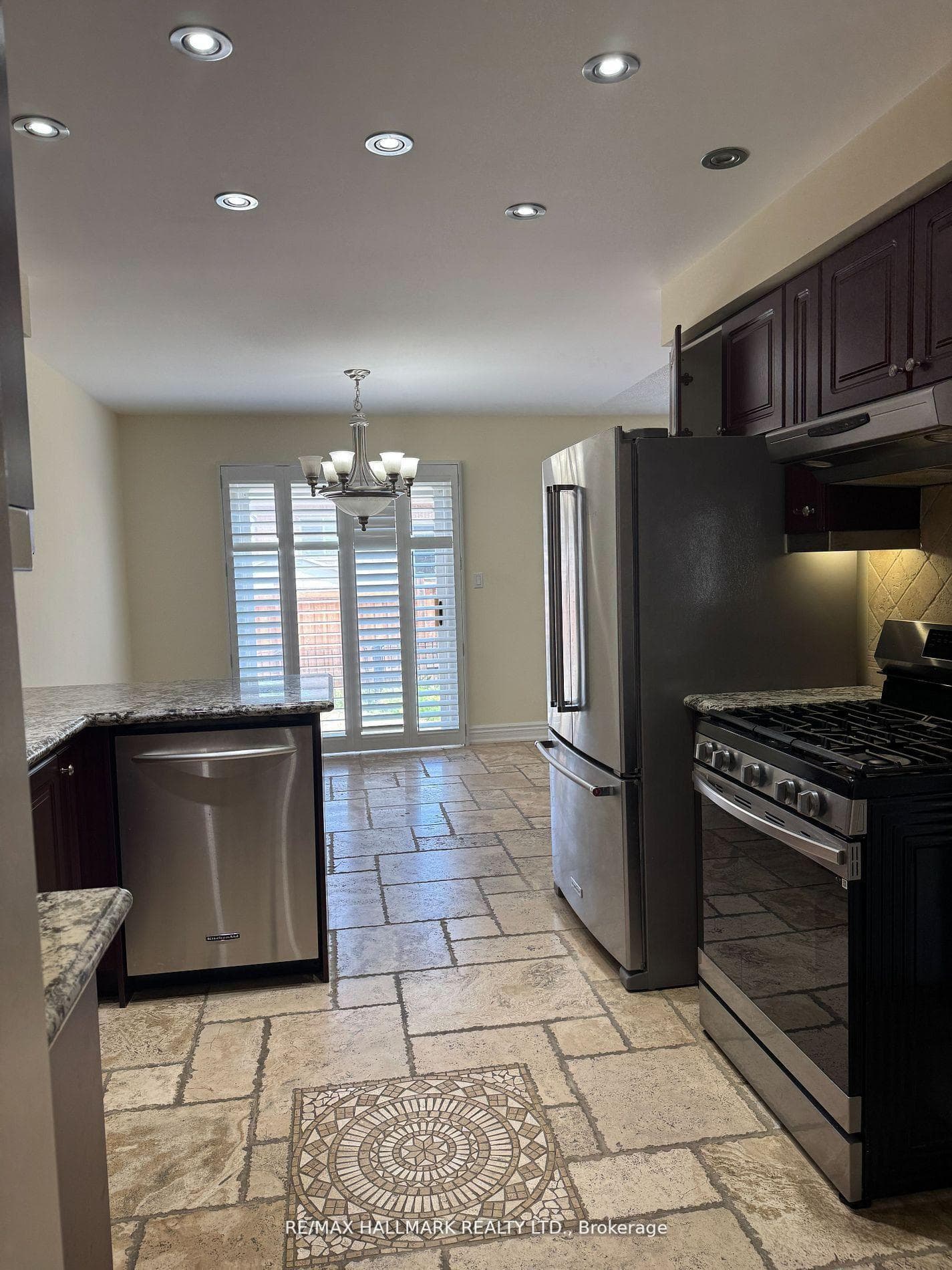 203 Landsbridge Street photo 9