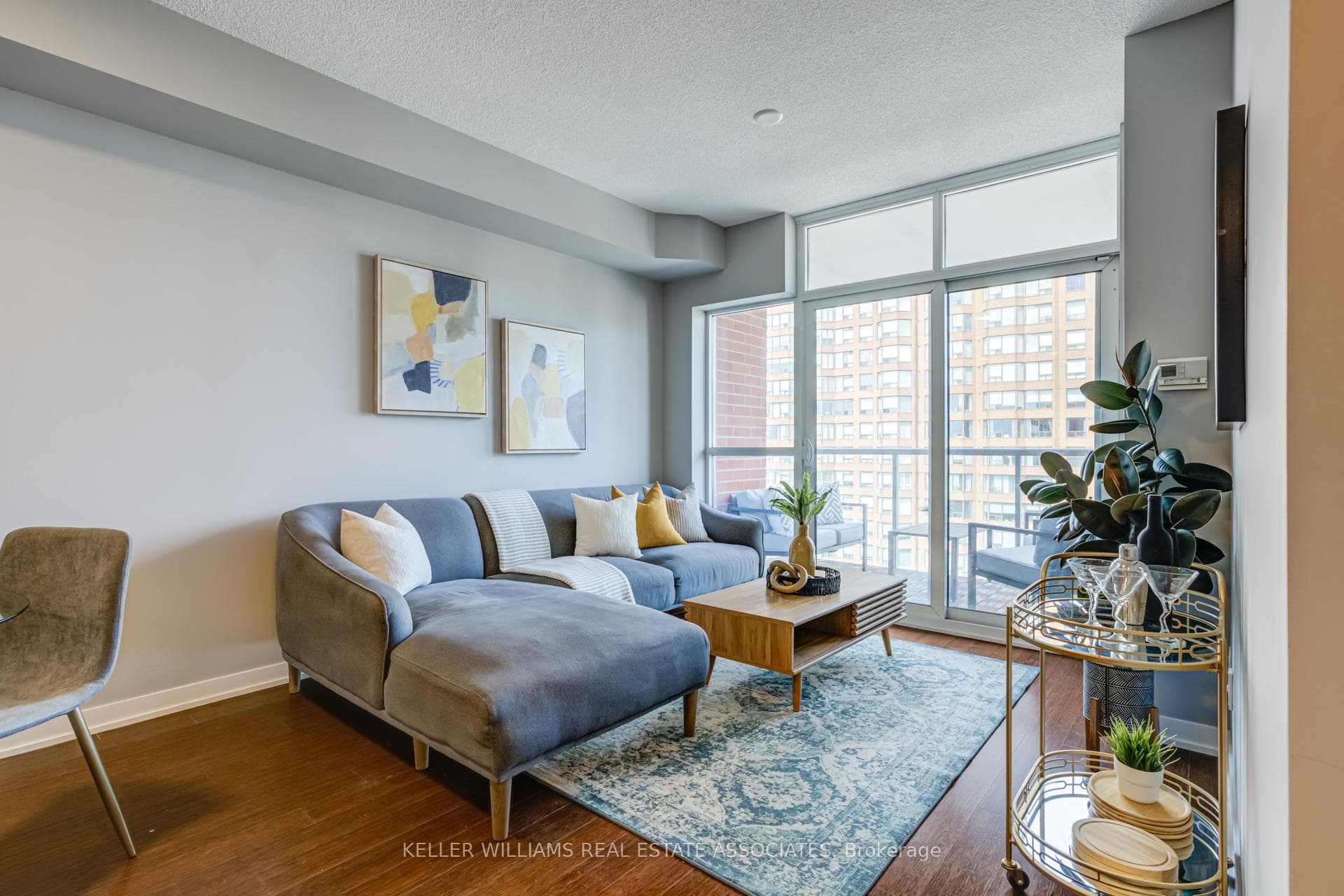 551 Maple Avenue Unit 1108 photo 3