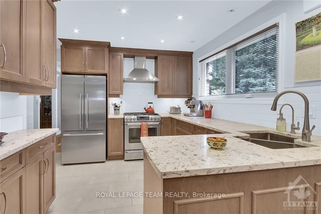 25 GLENDENNING Drive photo 3