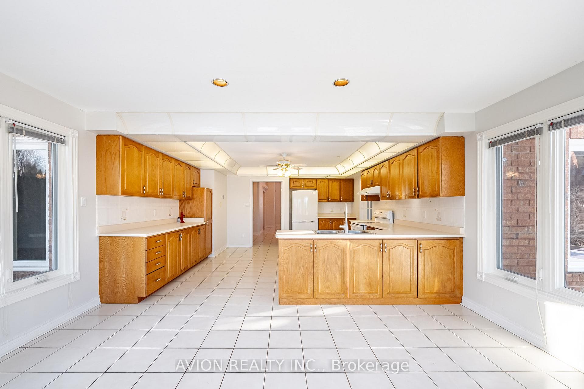 103 Spadina Road photo 16