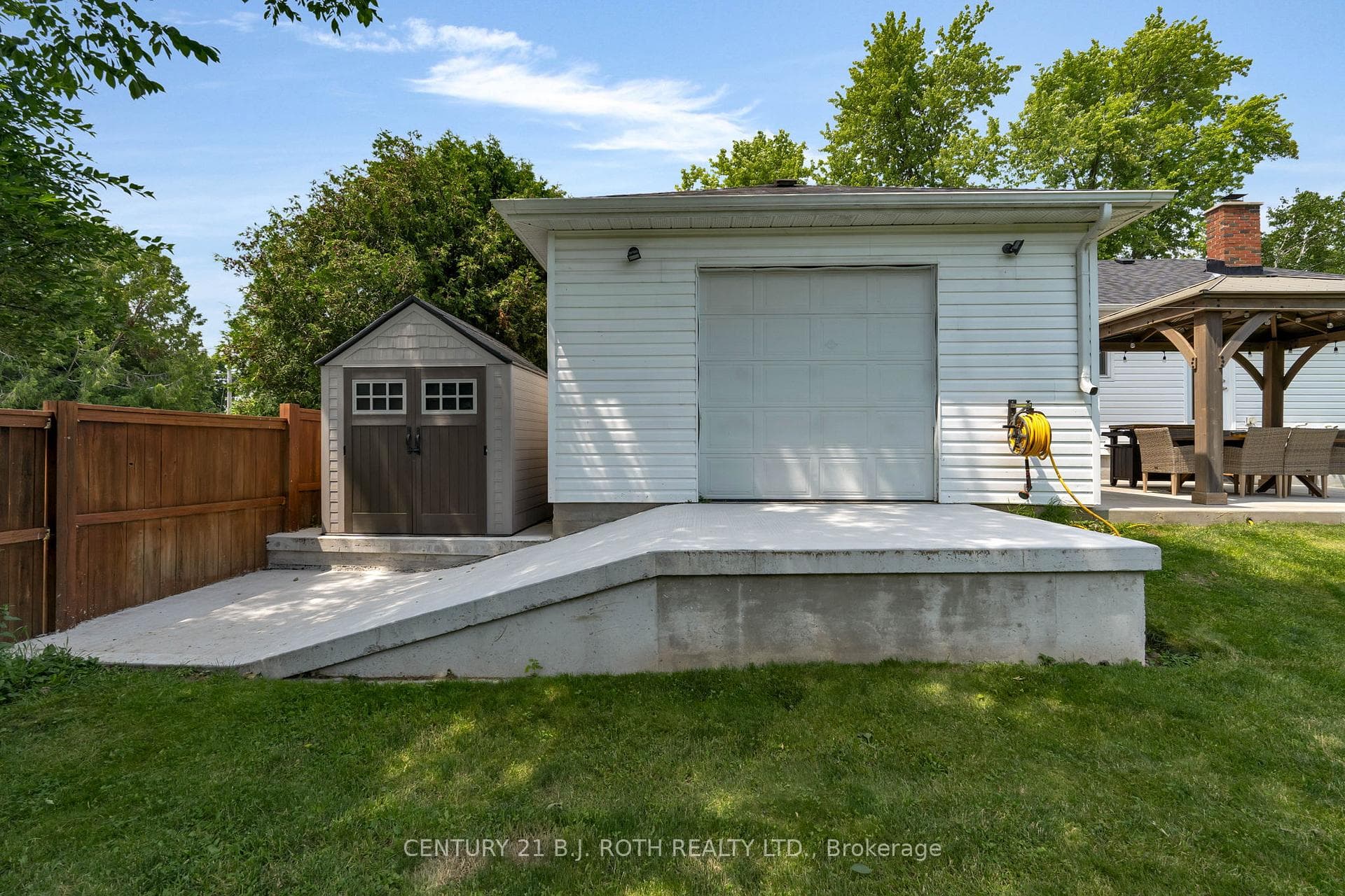 2091 Victoria Street photo 31