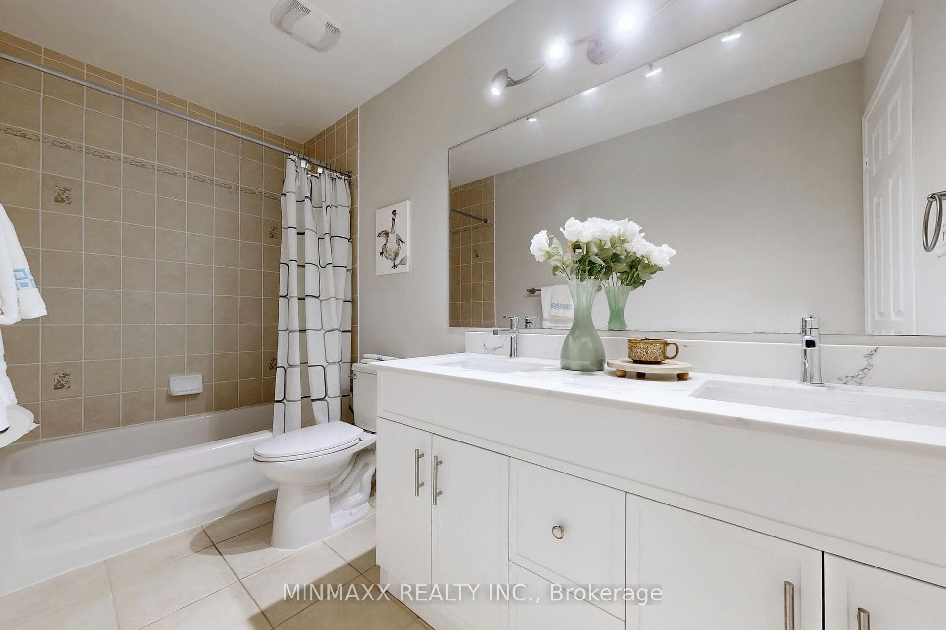 1081 Holdsworth Crescent photo 37