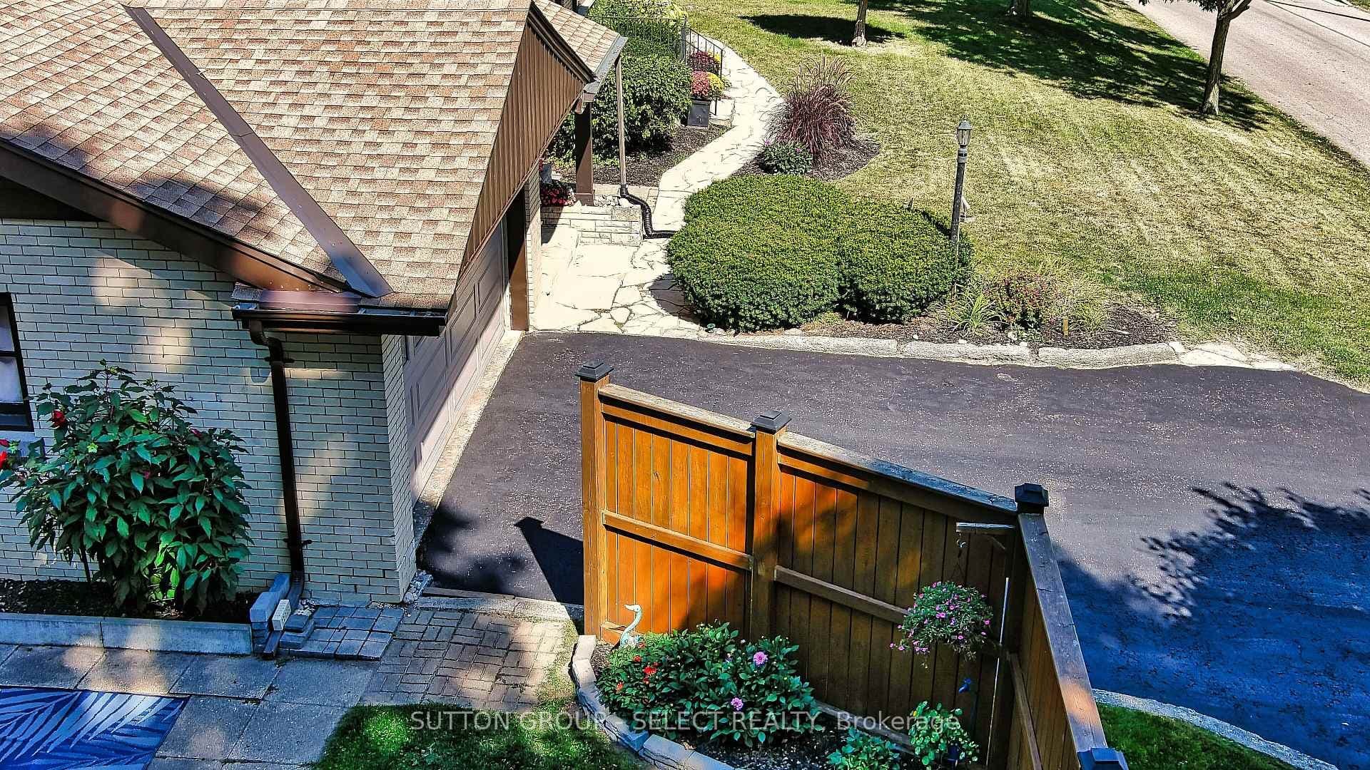 714 Springbank Drive photo 38