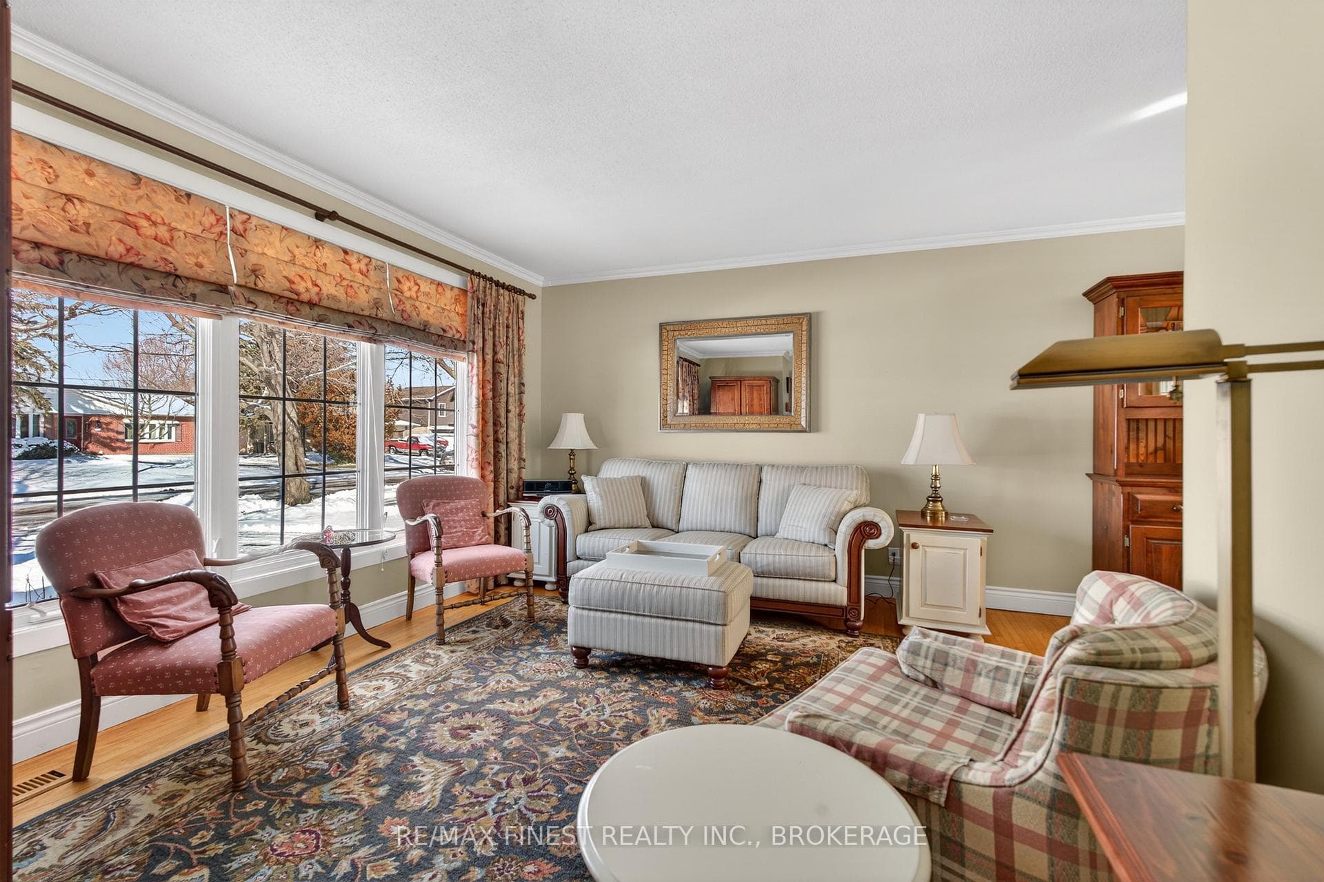916 Percy Crescent photo 7