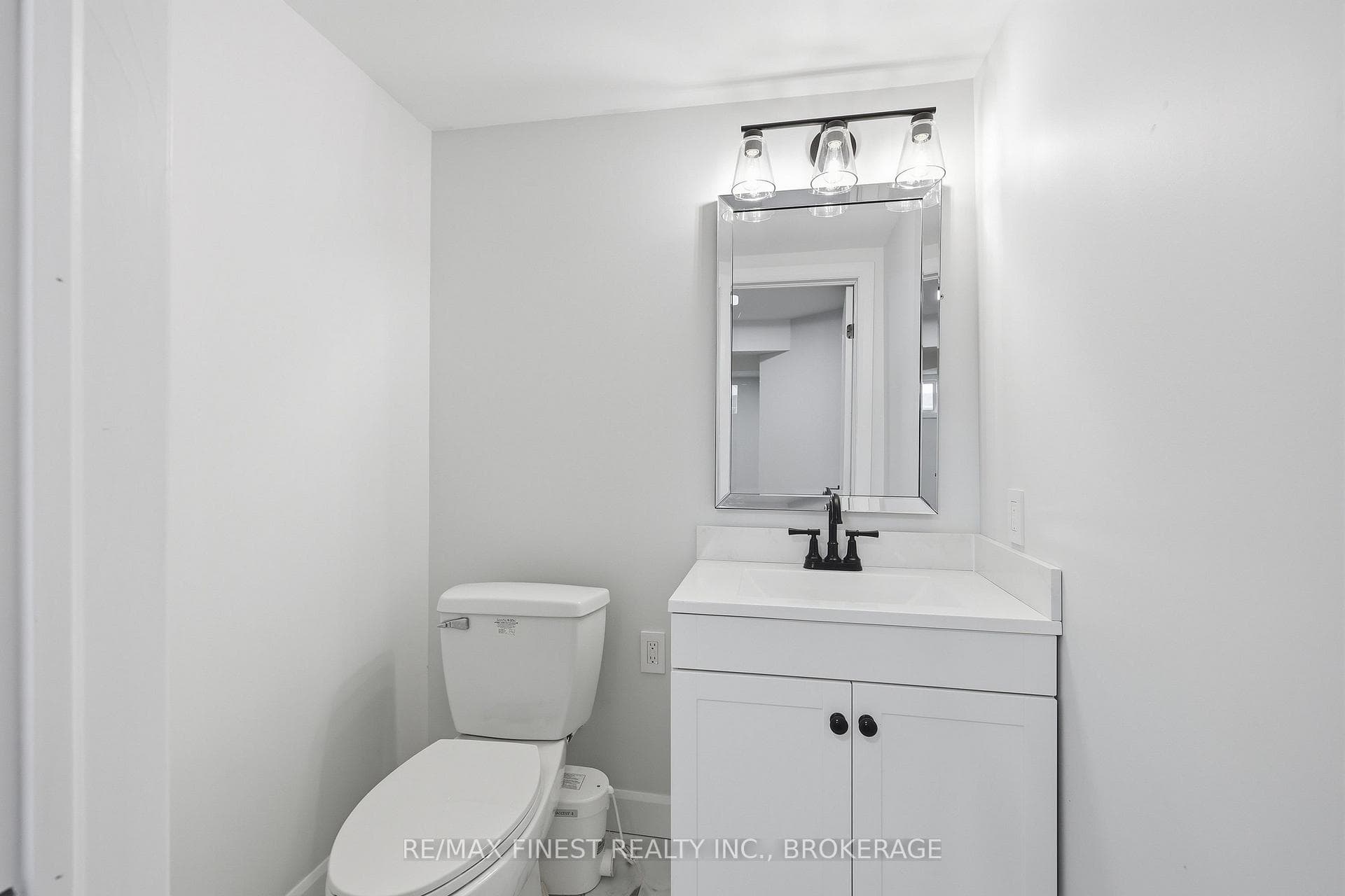 687 Willis Street photo 37