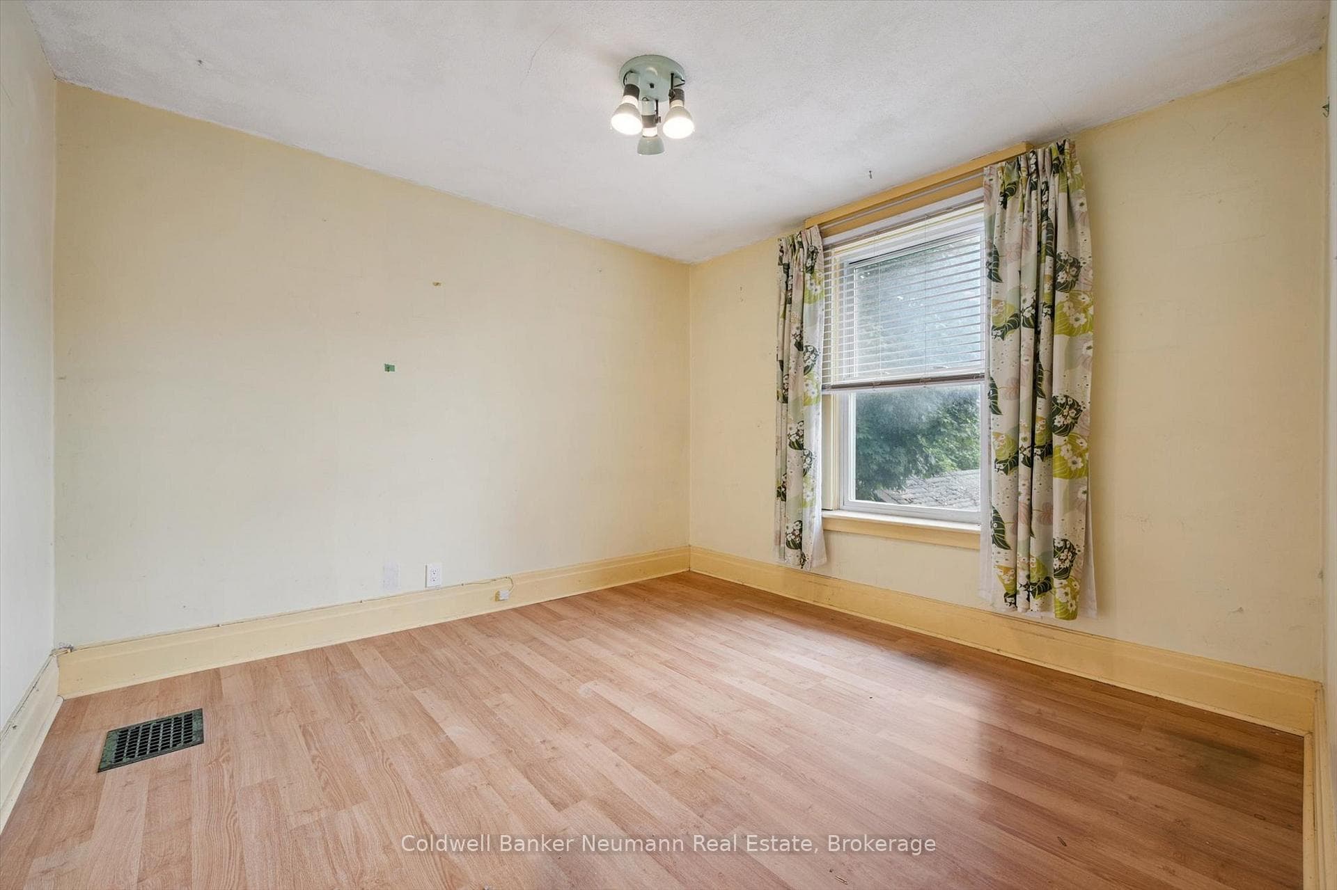336 Paisley Road photo 12