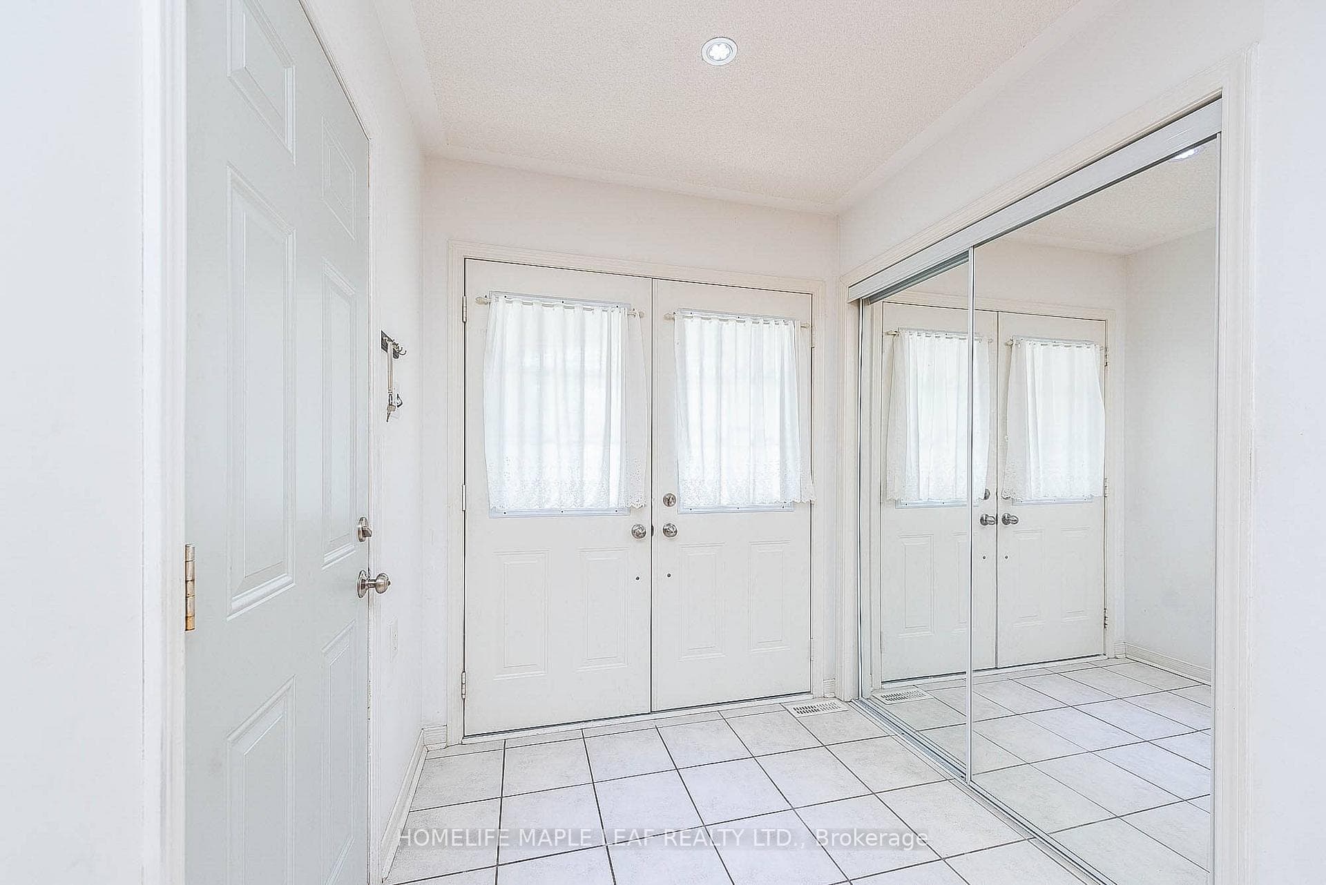 175 Toba Crescent photo 4