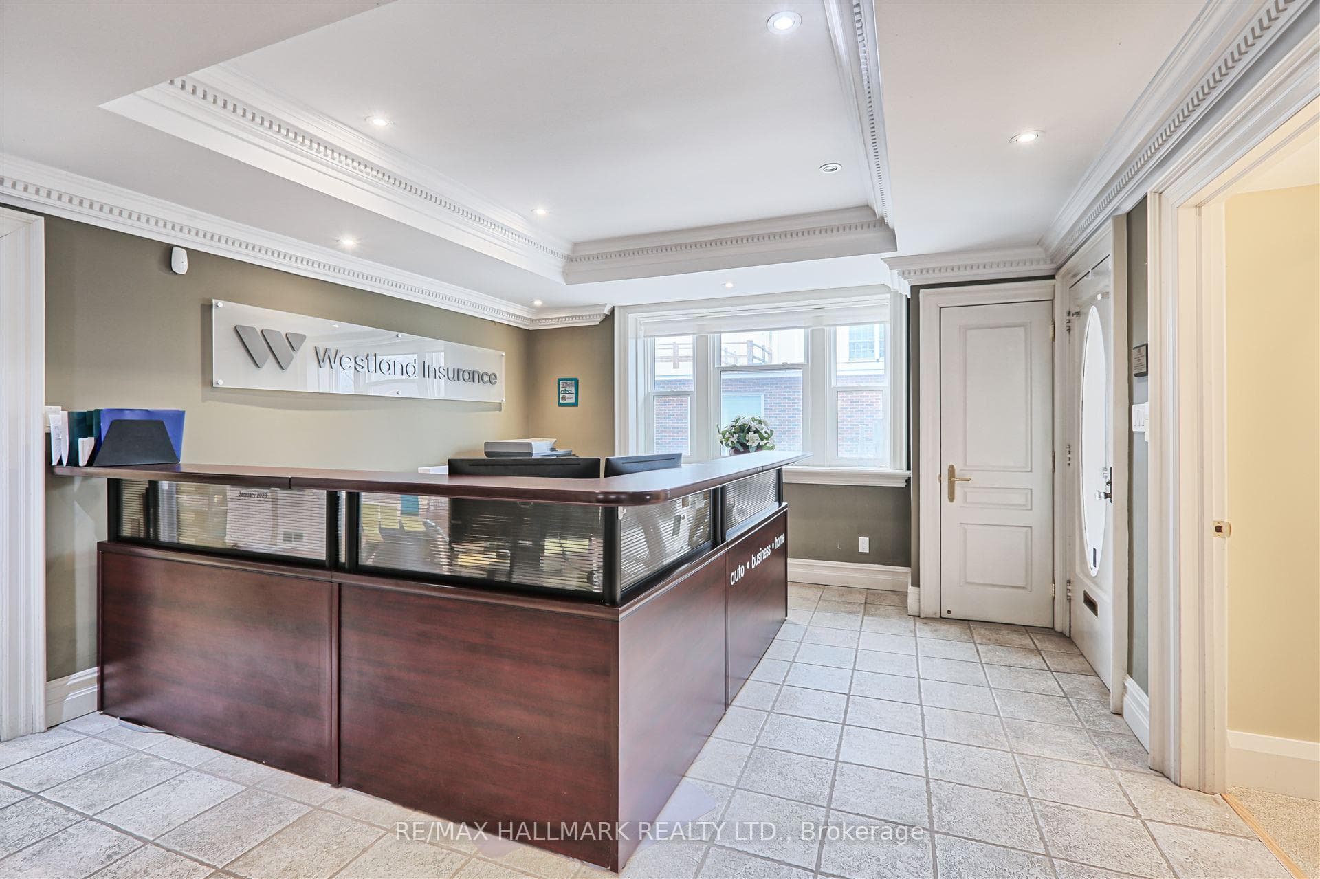 15037 Yonge Street photo 7