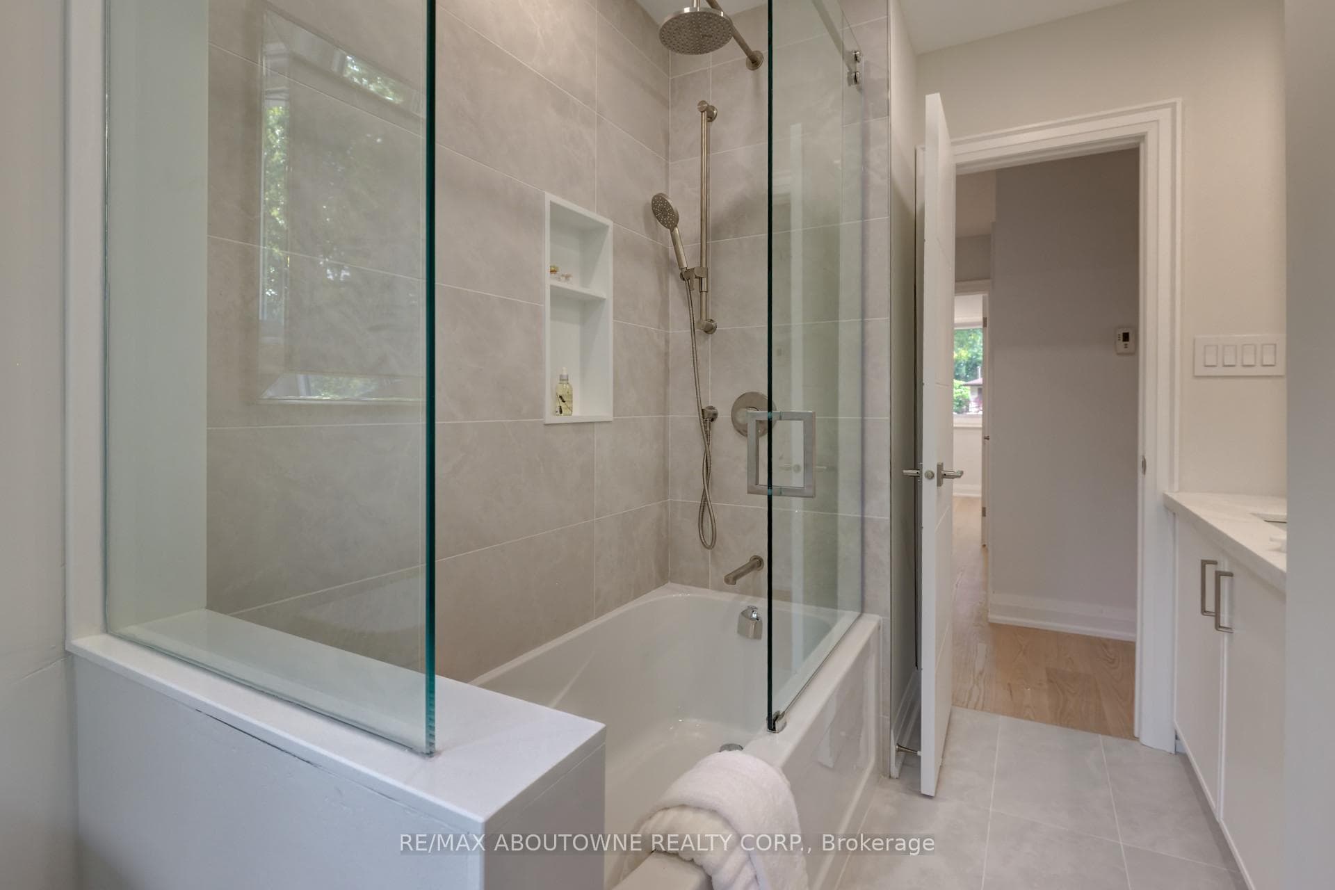 2435 Cyprus Avenue photo 31
