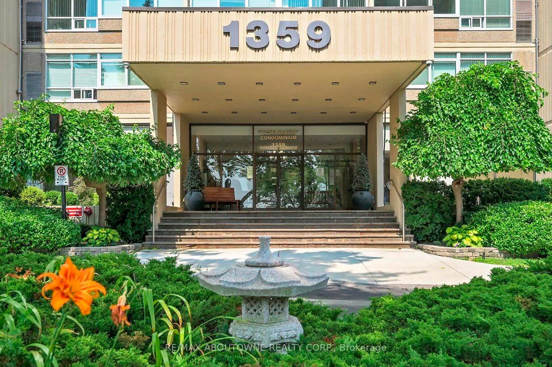 1359 White Oaks Boulevard Unit 1207 photo 2